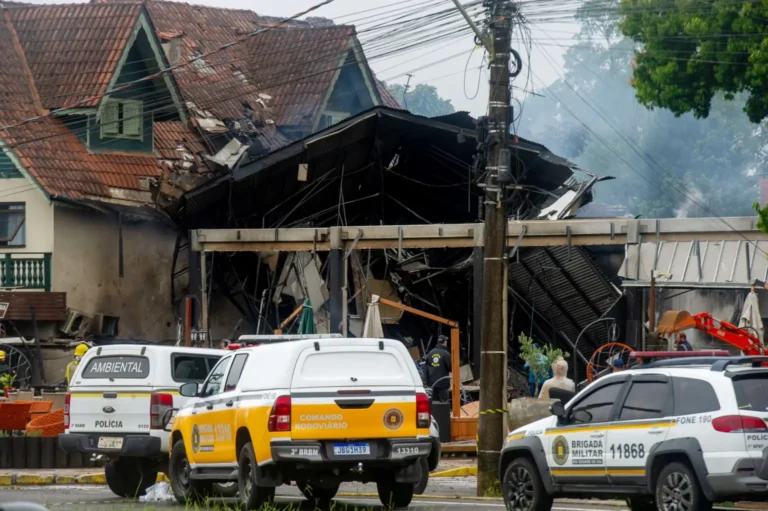 Tragédia em Gramado: Queda de Avião Particular Deixa Mortes e Incêndio no Centro Urbano Acidente Gramado
