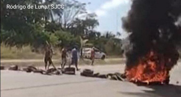 Protesto de Motoristas Bloqueia BR-101 em Jaboatão dos Guararapes Protesto de Motoristas Bloqueia BR-101 em Jaboatão dos Guararapes