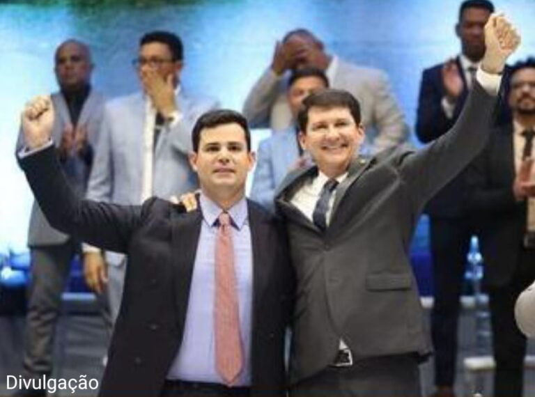 Simão Durando e Ricardo Coelho são empossados em cerimônia emocionante no IF Sertão Simão Durando e Ricardo Coelho são empossados em cerimônia emocionante no IF Sertão