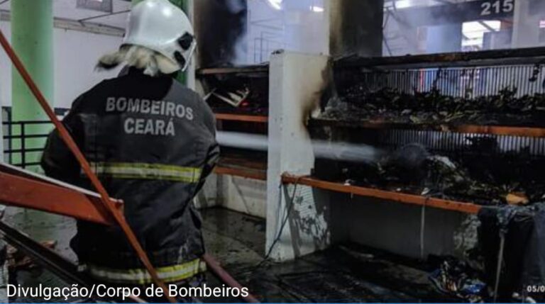 Incêndio Destruído Boxes no Mercado Público de Sobral Incêndio Destruído Boxes no Mercado Público de Sobral