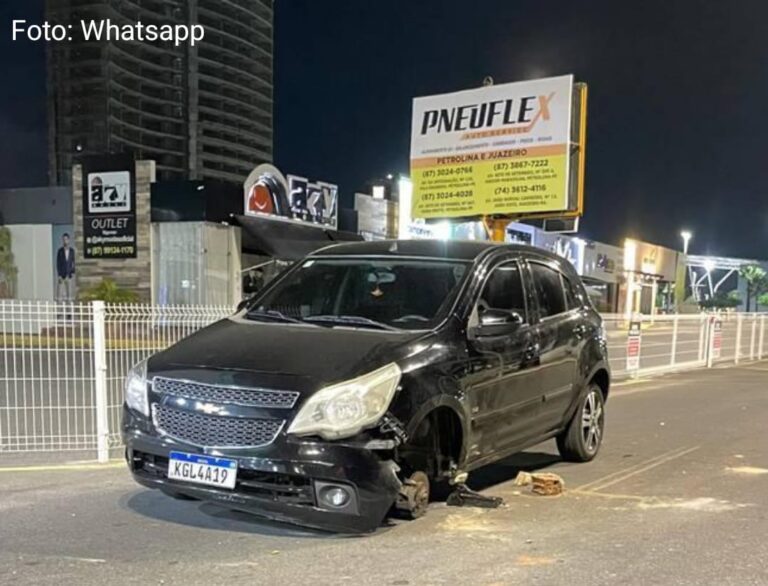 Veículo parado nas imediações do River Shopping chama atenção Veículo parado nas imediações do River Shopping chama atenção