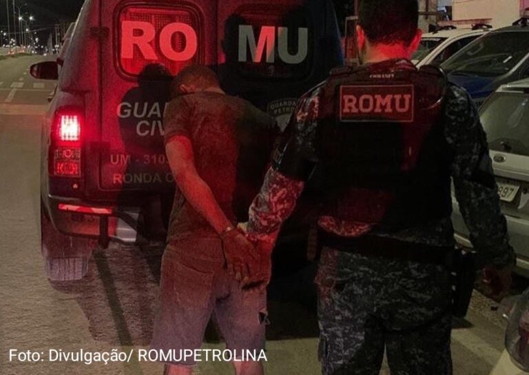 Ação Rápida da Romu! Na madrugada desta terça-feira, durante patrulhamento preventivo e ostensivo na Avenida Souza Filho, as equipes ROMU I e II foram informadas sobre uma invasão ao Supermercado Regente. Por meio de um agente da GMS, foi possível identificar movimentos suspeitos no interior do local.