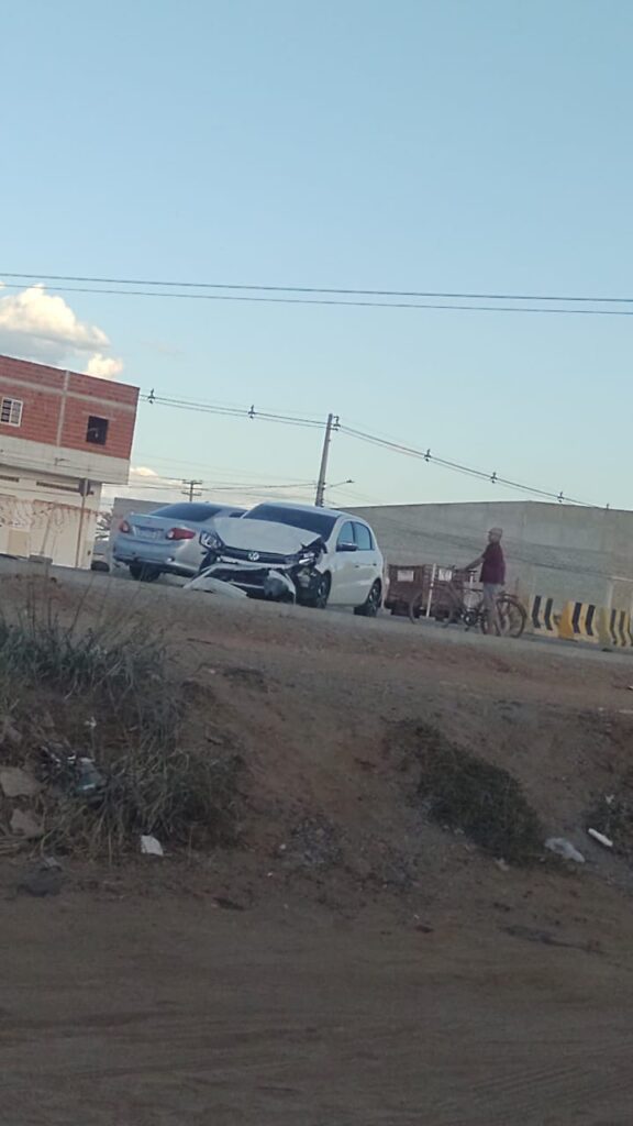 Colisão entre veículos na Br-407 em Petrolina Colisão entre veículos na Br-407 em Petrolina