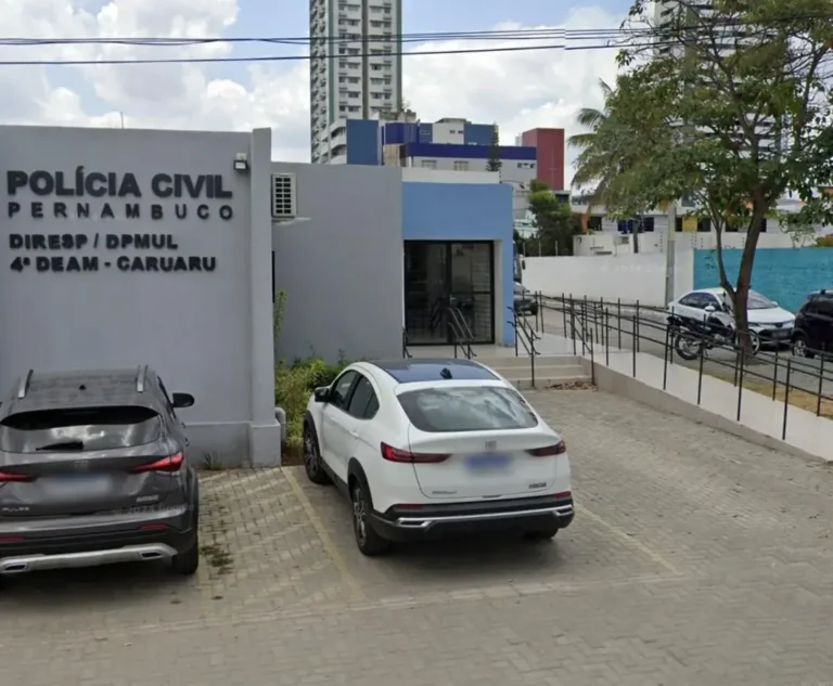 Homem é preso por cárcere privado, agredir companheira de 14 anos e matar cachorro da vítima Homem é preso por cárcere privado, agredir companheira de 14 anos e matar cachorro da vítima