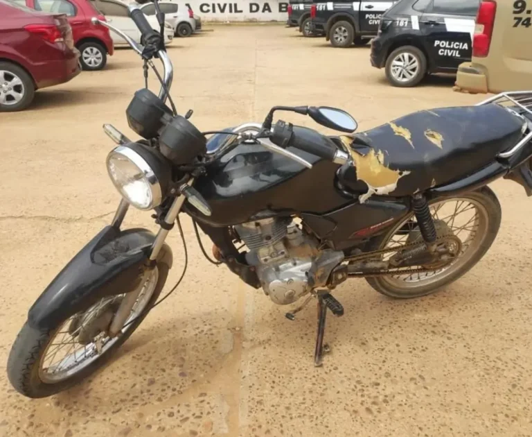 PM apreende motocicleta com irregularidades em Maniçoba, zona ruaral de Juazeiro PM apreende motocicleta com irregularidades em Maniçoba, zona ruaral de Juazeiro